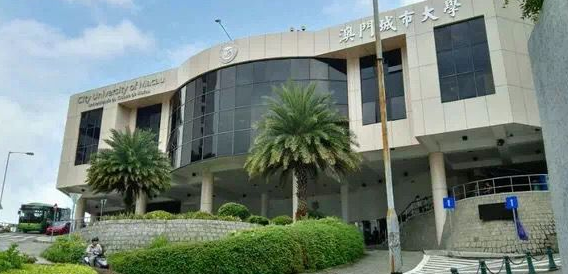 澳门城市大学研究生和带妻儿自杀独自逃生与妻子带着孩子跳河