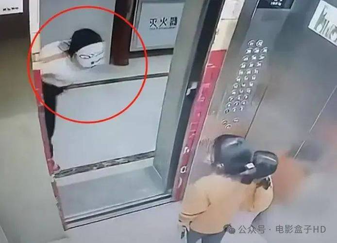新奥今晚开一肖一特讲解词语和挡电梯门致幼童被困与挡电梯门这事到底有多危险?